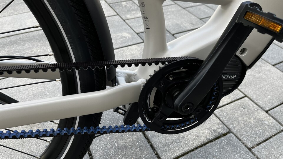 Der Carbonriemen erleichtert die Wartung enorm und hält euer Hosenbein sauber.