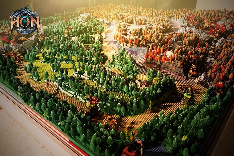 Heroes of Newerth gibt es nun auch als LEGO-Spielfeld - zumindest zum Anschauen, und zwar beim TGC 2014 in China. Die MOBA-Karte wurde aus über einer halben Million Steinen nachgebaut.