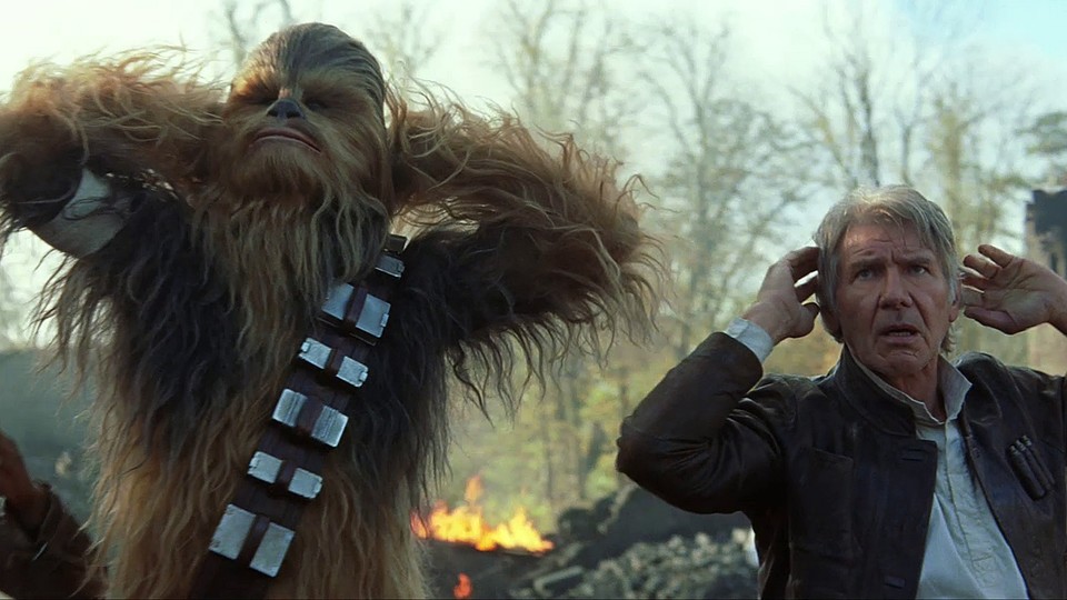 Star Wars: Episode 7 bietet ein Wiedersehen mit Han Solo (Harrison Ford) und Chewbacca (Peter Mayhew). 