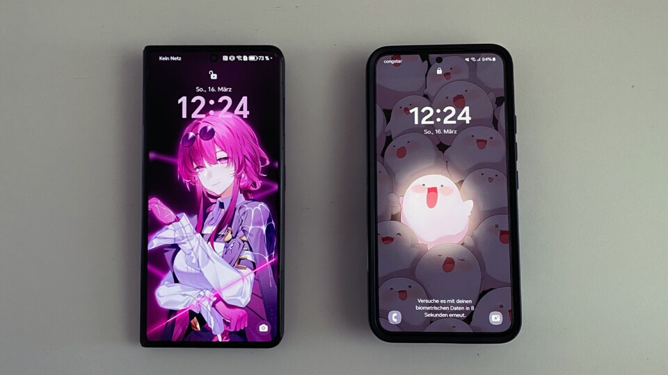 Das Honor Magic V3 ist 3,5 mm breiter als das Samsung Galaxy S22 meiner Frau (wobei ihres in einer Hülle steckt). (Bild: Maxe S.)