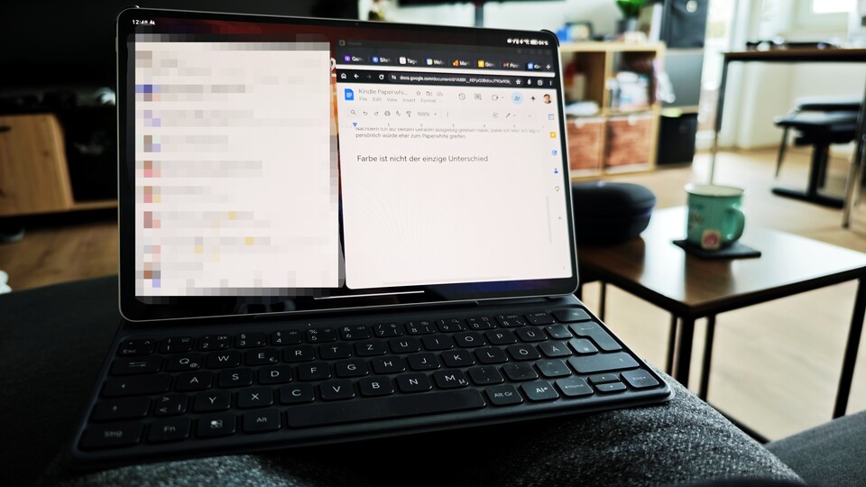 Dank des starken Magneten im Folio-Case konnte ich das Tablet zum Arbeiten auch auf den Schoß legen. Leider lässt sich bei diesem Modell der Betrachtungswinkel nur in zwei Stufen einstellen.