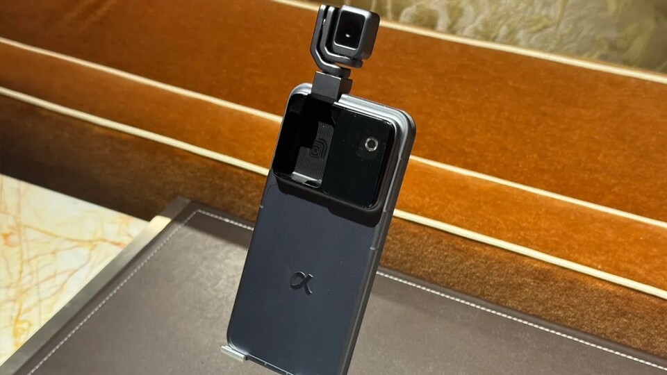 Auf der CES 2026 ist der Protoyp von Honors Robot Phone zwar zu sehen – allerdings will der Hersteller erst auf dem MWC eine funktionierende Version zeigen. (Bildquelle: Katie CollinsCNET)