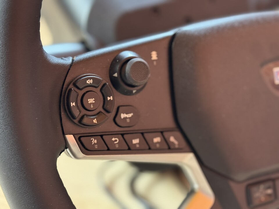 Die Verarbeitung am Lenkrad selbst ist gut, reicht aber nicht an die Top-Produkte anderer Hersteller heran.