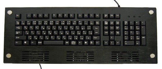 Das Keyboard von Thanko aus Japan besitzt unterhalb der eigentlichen Tastatur mehrere Lüftungsschlitze.