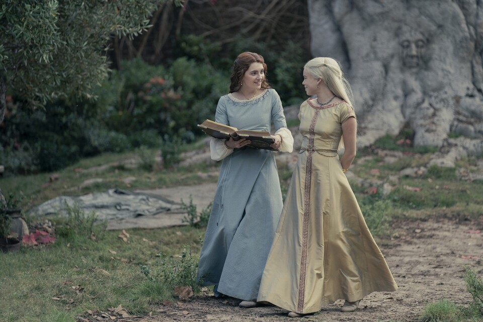In Folge 1 hatten Alicent und Rhaenyra noch eine innige Freundschaft. Bildquelle: HBO