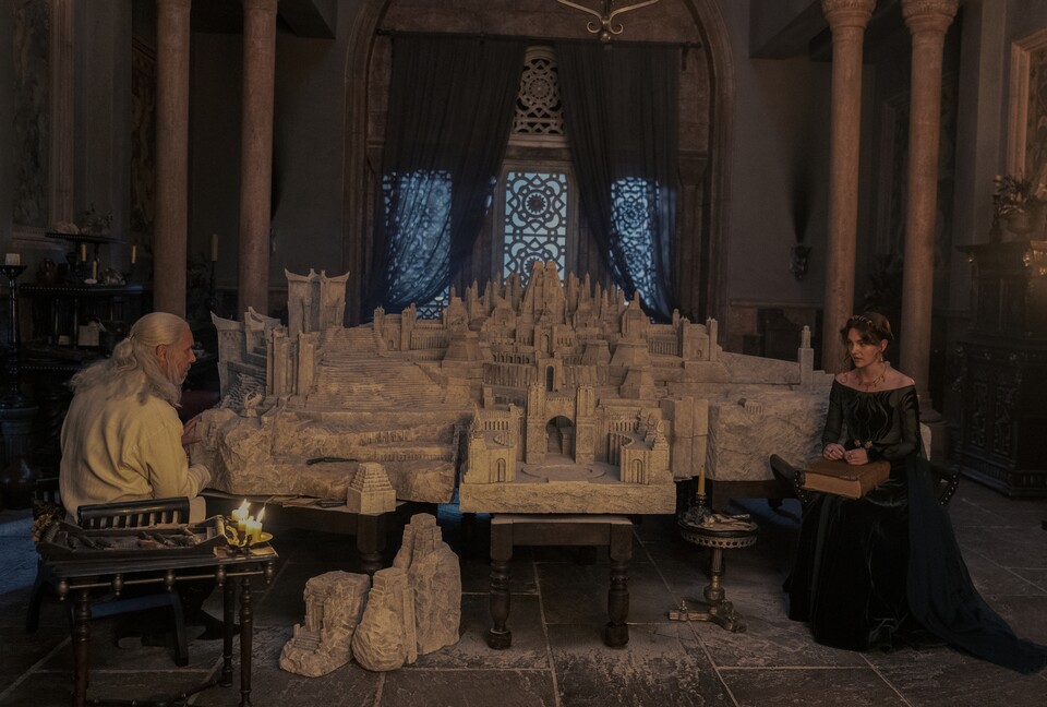 In House of the Dragon baut König Viserys eine riesige Modellstadt der einstigen Metropole Valyria. Bildquelle: HBO