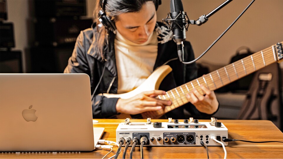 Dient auch als Audio-Interface: Der Ampero II Stage ist ein komplettes Studio in einer kleinen Box!