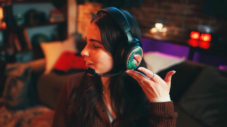 Die Abdeckungen der Ohrmuscheln sind abnehm- und austauschbar. So könnt ihr eurem Headset eine persönliche Note verpassen.