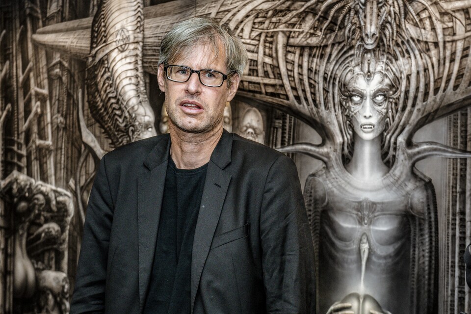 Knapp eine Stunde hat mich Marco Witzig durch das Giger-Museum geführt und sehr viel Kontext zur Kunst und Giger persönlich gegeben. Bildquelle: DisneyHeike Witzgall