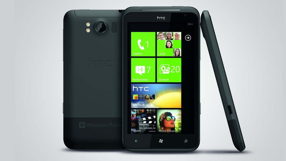 Vor allem das riesige Display sowie das Betriebssystem Windows Phone 7.5 heben das HTC Titan von anderen Smartphones ab.