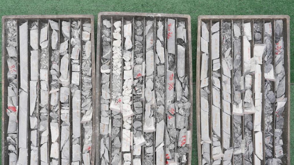 So sehen die Bohrproben aus. (Bildquelle: XinhuaDai Bin)