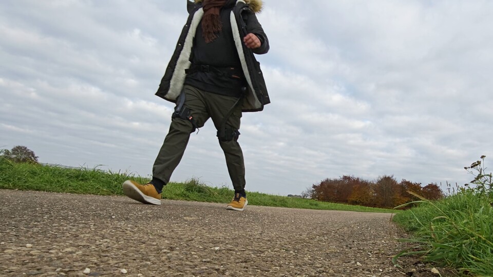 Der Anfang meiner Wanderung war größtenteils flach mit stabilem Untergrund. (Bildquelle: Duy Linh DinhGameStar Tech)