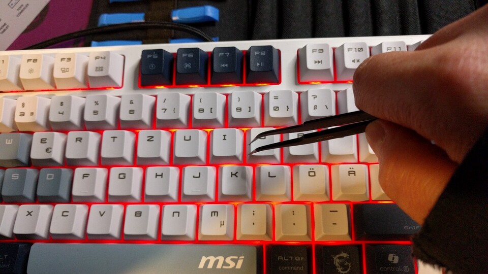 Diese feine Zange ist einer meiner Lieblingsbestandteile aus dem Toolkit. (Bildquelle: Nele WobkerGameStar Tech)