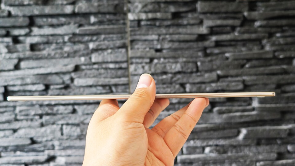 Das Tablet ist nur 4,2 mm dünn. (Bildquelle: Duy Linh DinhGameStar Tech)