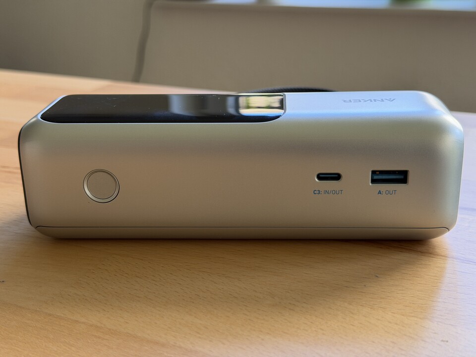 Insgesamt bietet die Anker Powerbank 3x USB-C- und einen USB-A-Anschluss.