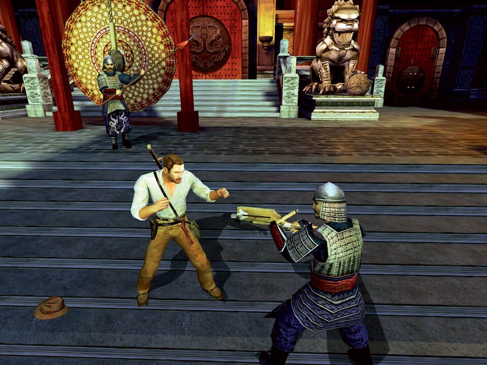Jones verliert in den toll animierten Kämpfen regelmäßig seinen Hut. Hier vermöbeln wir die Elite-Wachen in einem chinesischen Tempel. (1024x768)