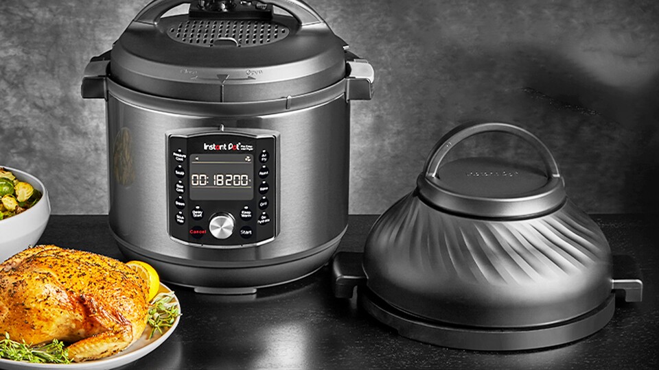 Simpel und doch so vielseitig einsetzbar: Der Instant Pot Pro Crisp schafft zartes Risotto und knuspriges Brathändel.