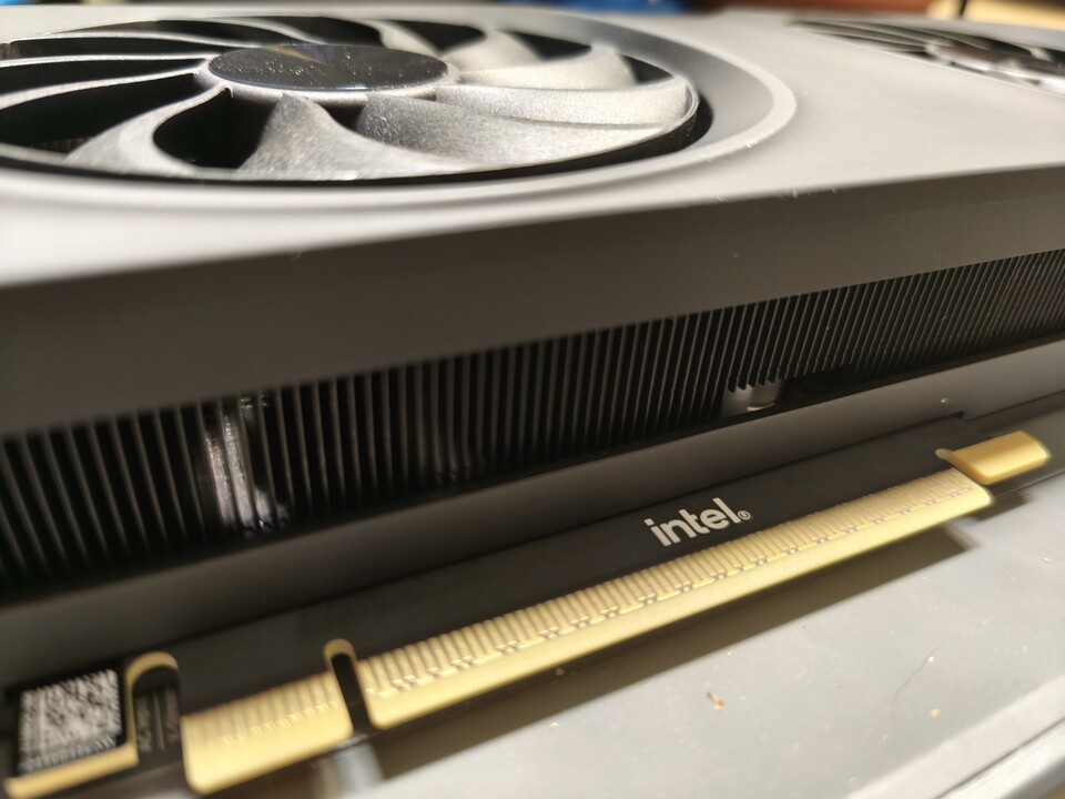 Je schneller Schnittstellen wie PCI Express oder USB werden, desto kniffliger und teurer wird es, sie zu implementieren. PCIe Gen5 findet sich daher nicht oder nicht vollumfänglich auf besonders günstigen Boards.