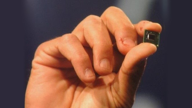 Der Intel Quark ist ein extrem kleiner Prozessor, der später für medizinische Zwecke sogar Platz in Pillen finden soll.