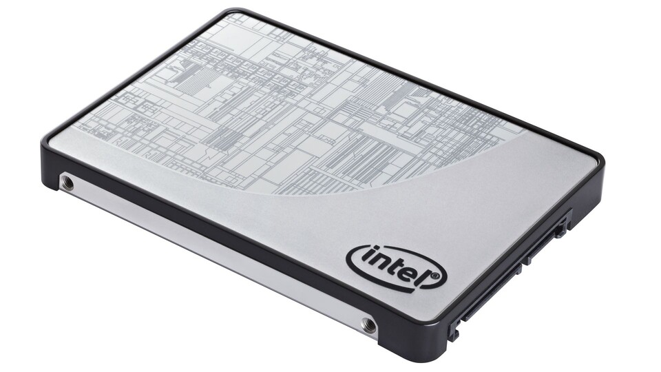 Die Intel SSD 335 setzt wie der Vorgänger SSD 330 auf den SandForce-2281-Controller, nutzt aber günstiger zu fertigen 20- statt 25-nm-Speicher.
