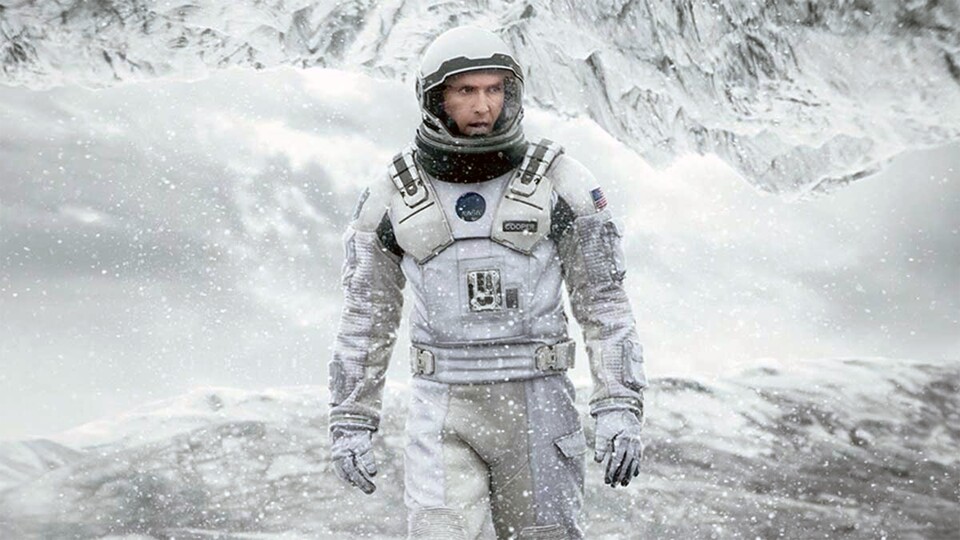 Regisseur Christopher Nolan schickt seinen Hauptdarsteller Matthew McConaughey) durchs Universum. (Bild: Warner Bros.)