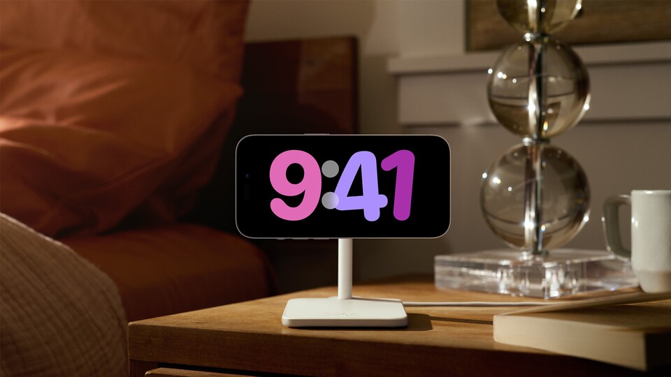 Mit iOS 17 kann das iPhone 14 Pro als Smart-Display fungieren.