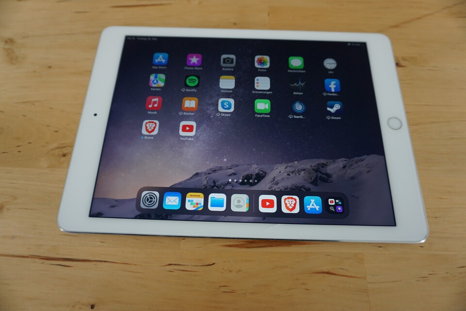 Wird von Apple zwar nicht mehr mit Updates versorgt, leistet mir aber immer noch gute Dienste im Alltag: Mein iPad Air 2.