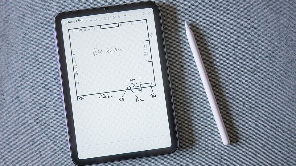 Für Notizen mit dem Apple Pencil bietet auch das 8,3 Zoll große Display genügend Platz (Bild: GameStar Tech)