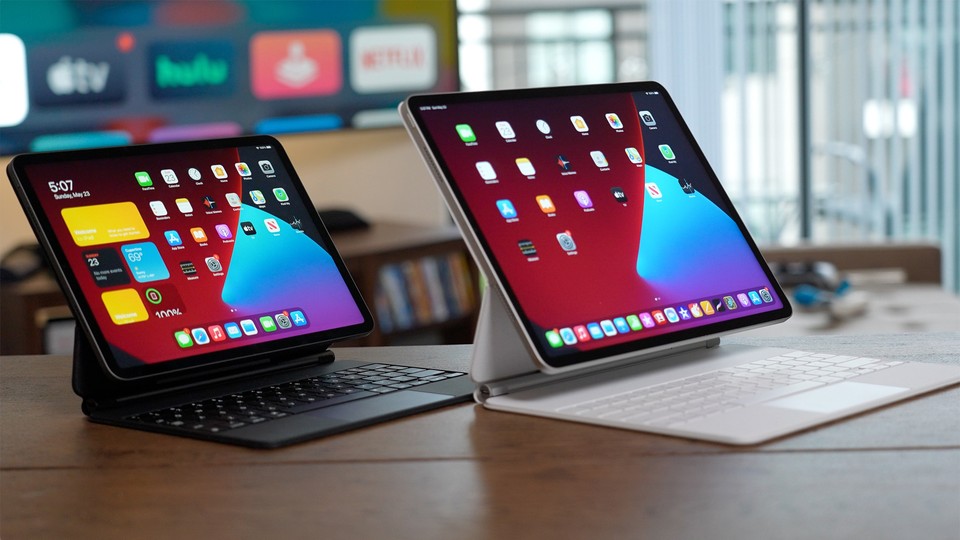 The 11- and 12.9-inch iPad Pro from Apple mainly differ in the display.