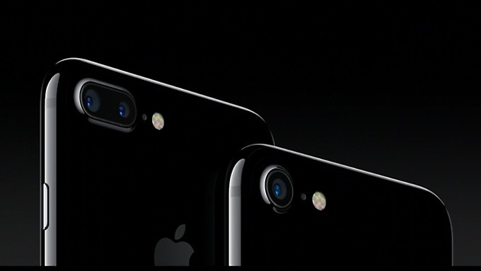 Das nächste iPhone von Apple soll angeblich wie ein schwarzer Monolith aussehen.