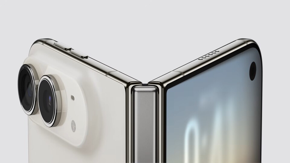 Das iPhone Duo setzt auf Titan – sowohl beim Rahmen als auch beim Scharnier. (Bildquelle: Apple)