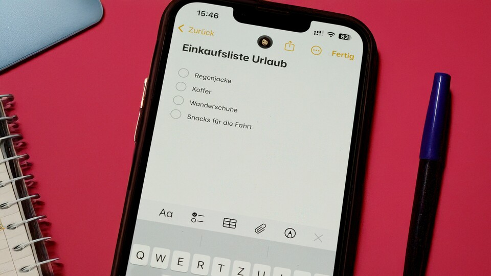 iPhone-Notizen mit anderen teilen und bearbeiten? Das geht mit wenigen Handgriffen. (Bild: GameStar Tech, Hintergrund mit Adobe Firefly erzeugt)