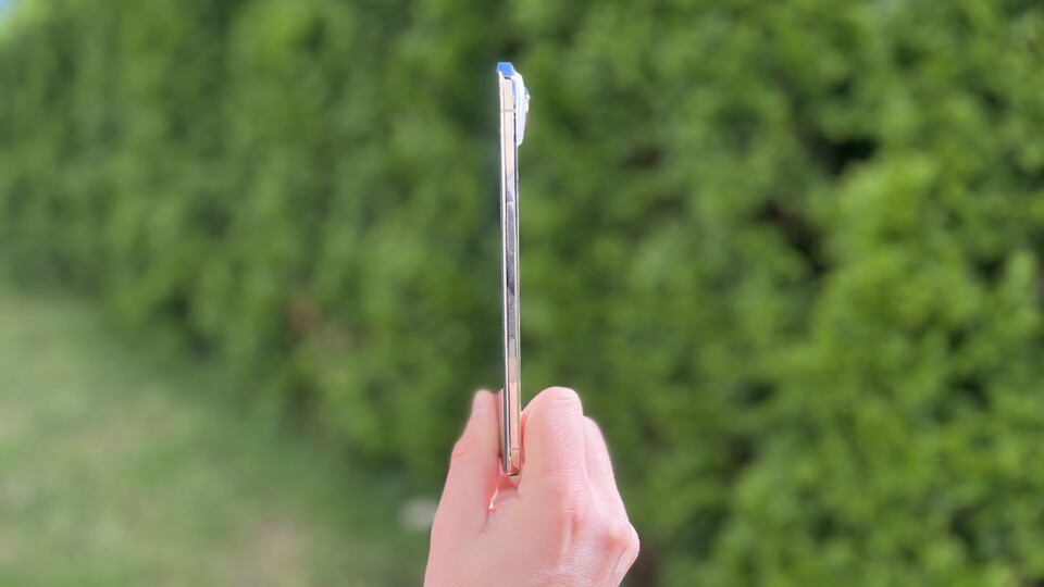 Das iPhone Air ist unfassbar dünn und liegt deswegen super in der Hand.