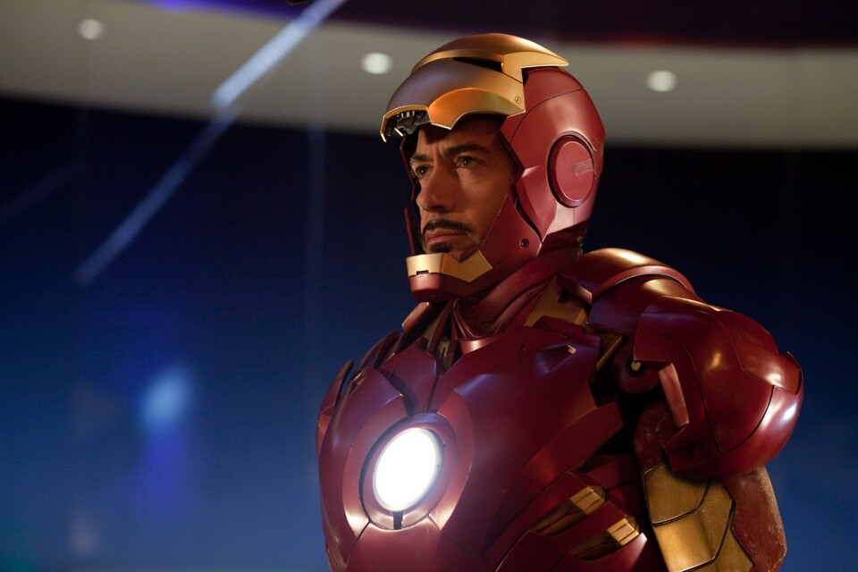 Von Schrottresten bis hin zur Nanotechnologie: Tony Starks Iron-Man-Anzug ist Sinnbild für Erfindungsgeist, Kontrolle und die Verschmelzung von Mensch und Maschine. (Bildquelle: Disney)