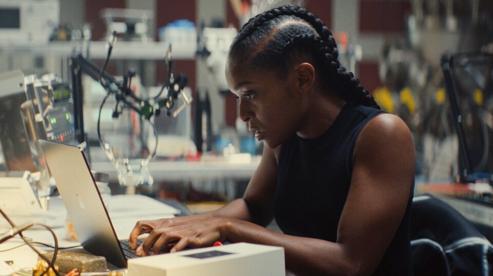 Auch nach dem Ende von Ironheart hat Riri Williams noch ein höllisch großes Problem an der Backe. Bildquelle: Disney Marvel Studios