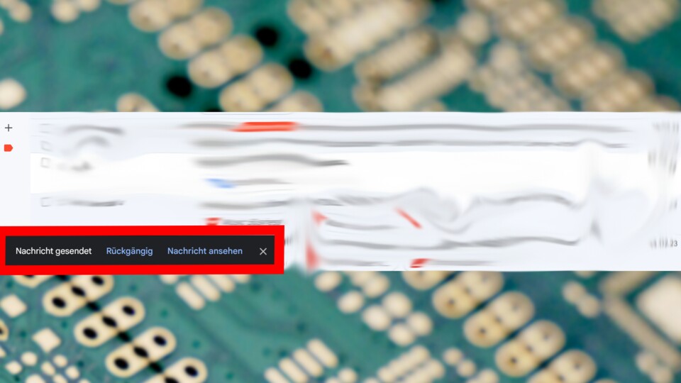 Nachdem ihr mit Gmail eine Mail verschickt habt, sollte unten links ein Fenster aufploppen, in dem ihr auf »Rückgängig« klicken könnt - im Regelfall für fünf Sekunden.