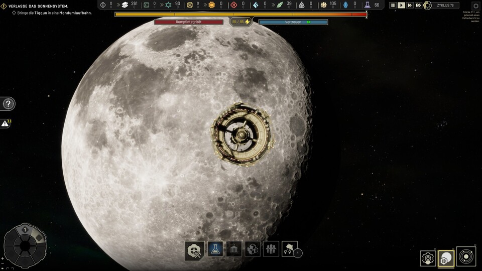 Die Tiqqun, die kreisrunde Raumstation vor dem (noch heilen) Mond, ist im Aufbauspiel Ixion die Hoffnung der Menschheit auf ein Leben jenseits der ausgelaugten Erden.