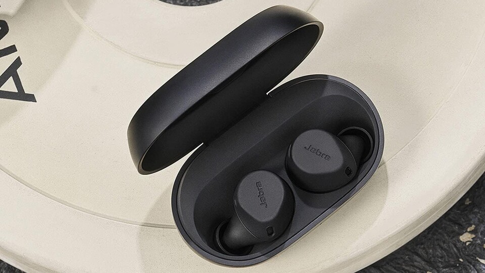 Neben dem schnurlosen Ladecase befinden sich außerdem EarGels in drei Größen im Lieferumfang, damit die Earbuds ideal in eure Ohren passen.