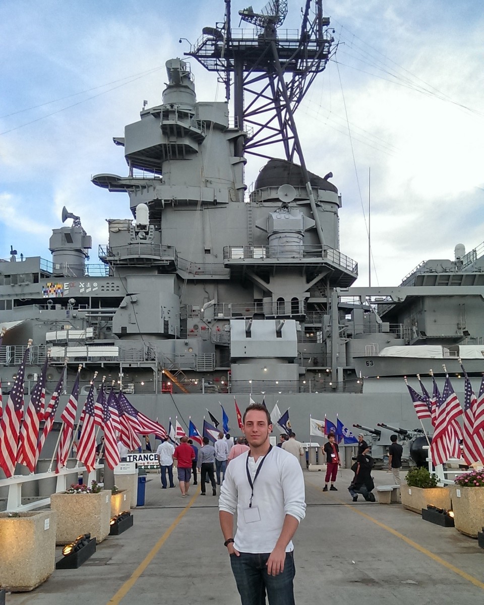 Bevor es um Grafikkarten geht, kümmert sich Jan noch um Geschichte und besucht die legendäre USS Missouri im Hafen von Hawaii.