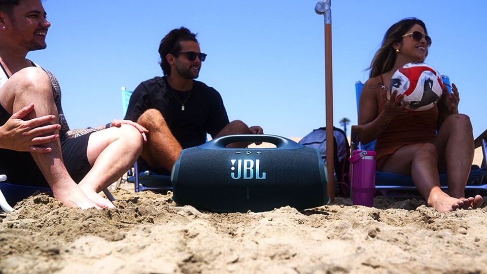 Egal wo ihr seid, die Boombox sorgt für die richtige Stimmung und lädt währenddessen sogar noch euer Handy auf.