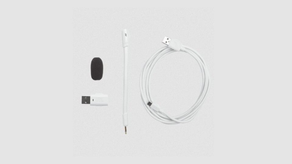 Das Zubehör ist wie bei Apple und Samsung sehr minimalistisch. Ein Ladekabel, Mikrofon und USB-Bluetooth-Dongle ist alles, was ihr für das Headset braucht.
