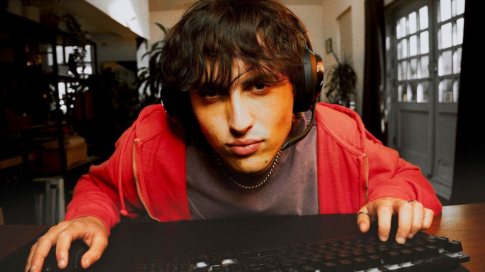 Selbst bei stundenlangen Battles wird das Headset, dank leichtem Mesh-Design nicht zu schwer auf dem Kopf.