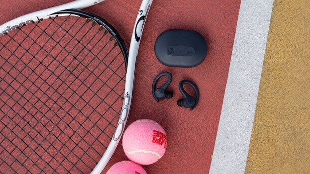 Perfekt für Sport geeignet: Kopfhörer mit Ohrbügel (Bild: JLab)