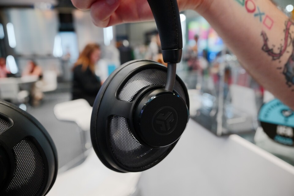 Dieses sogenannte Open-Back-Design findet man für gewöhnlich bei HiFi-Kopfhörern oder auch Gaming-Headsets. (Bildquelle: GameStar Tech)