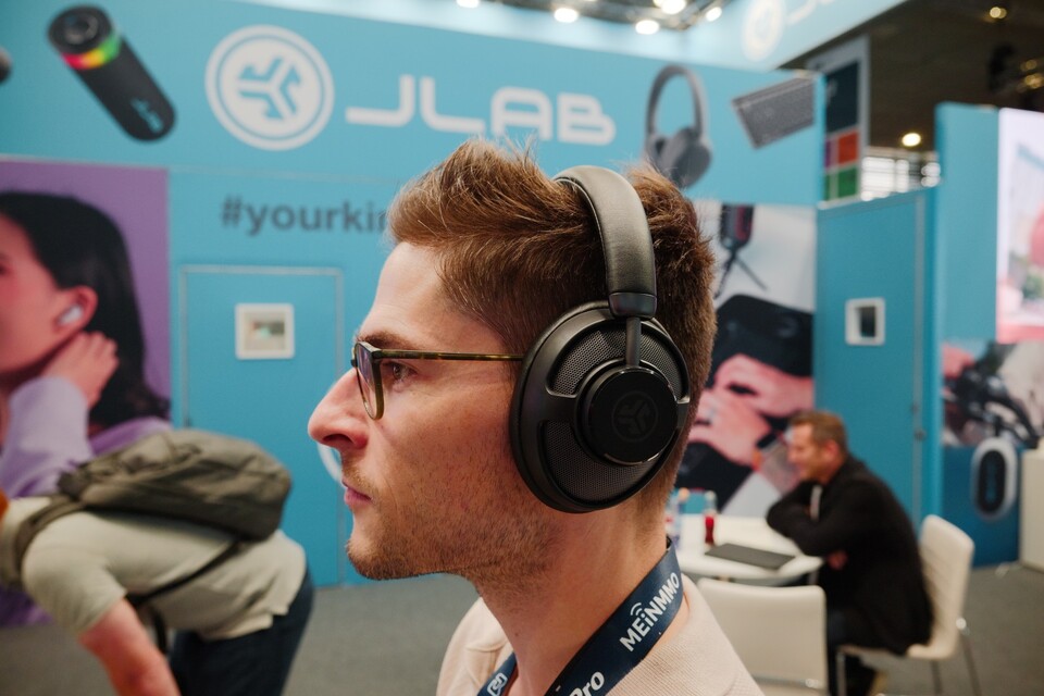 Auch Chef Mirco hat probegehört. (Bildquelle: GameStar Tech)