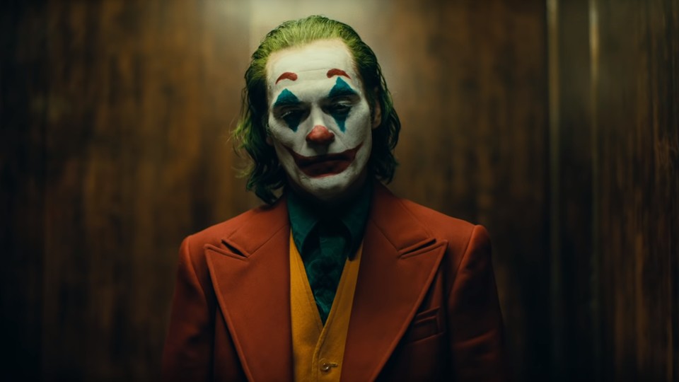 Joaquin Phoenix stellt im ersten Solofilm den legendären Joker aus den DC Comics dar.