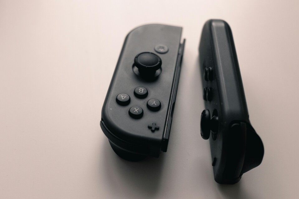 Die Joysticks der Joy-Cons können schnell kaputt gehen, wenn man nicht richtig damit umgeht. (Quelle: Patrick via Pixabay.)