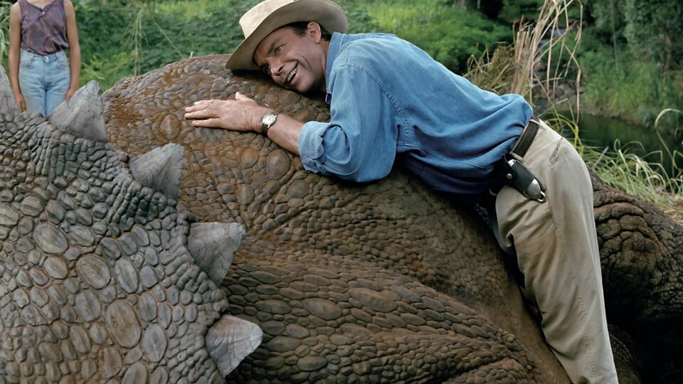 Ganz ehrlich, ich würde wahrscheinlich auch versuchen, einen Dino zu knuddeln. Copyright: Universal Pictures
