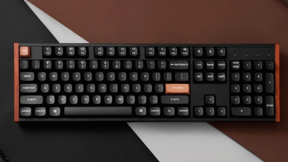 Natürlich hat die Tastatur ein deutsches Layout, aber sie kann auch einfach zu einer MAC-Tastatur umgesteckt werden.
