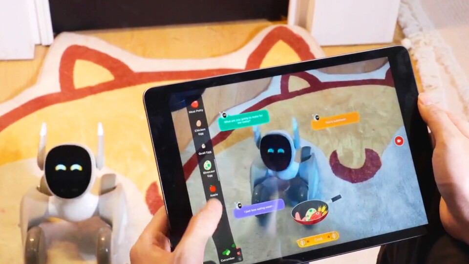 You don't have to feed Loona, but with the associated app you can conjure up a delicious dish and much more!